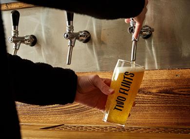 Two Flints Brewery - pulling a pint