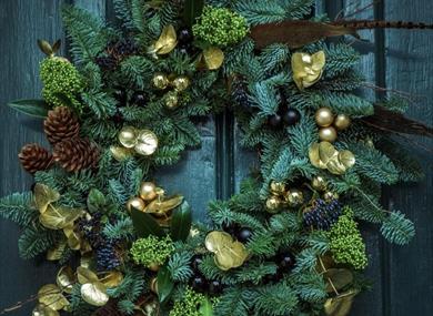 Darling Buds of Windsor deluxe wreath