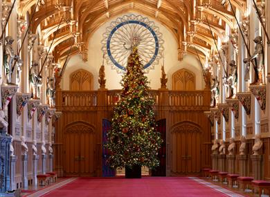 Christmas at Windsor Castle | Christmas tree in St George's Hall © Royal Collection Enterprises Limited 2025 | Royal Collection Trust.