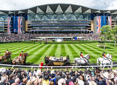 The royal family's carriage procession arrives at Royal Ascot