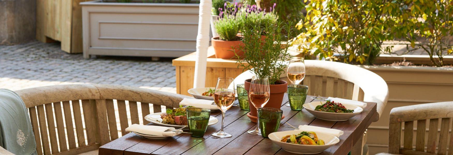 Al fresco dining at Cliveden