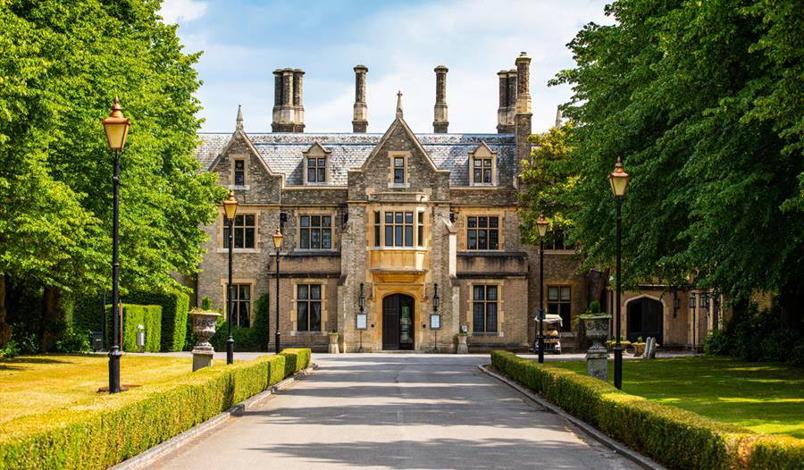 Foxhills Club & Resort exterior