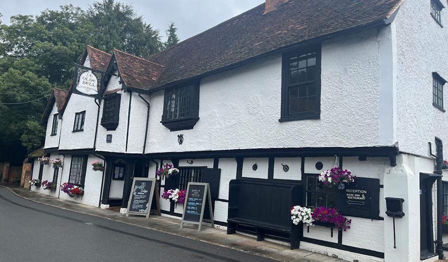 Exterior of the The Olde Bell, Hurley