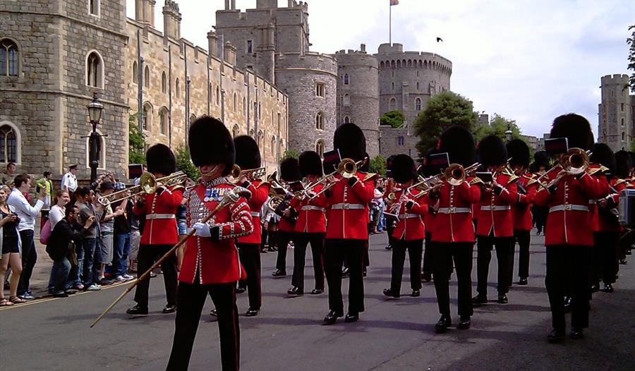 Spirit of England Tours: Windsor Castle and Guard March