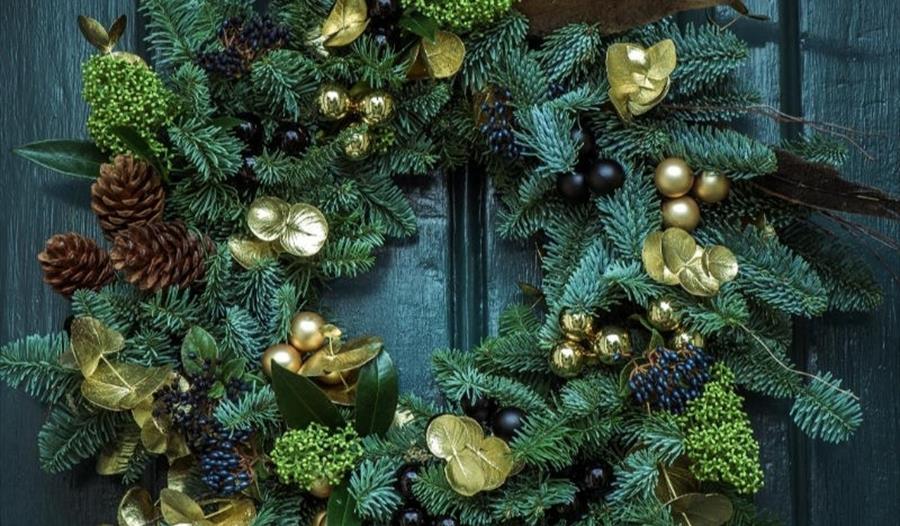 Darling Buds of Windsor deluxe wreath