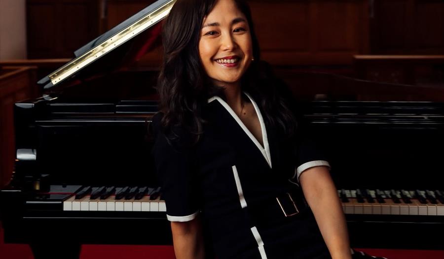 Eriko Ishihara sat by piano