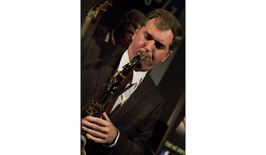 Simon Spillett playing the saxophone