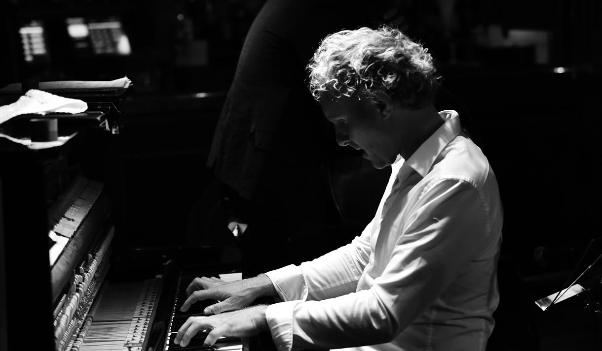 Alex Hutton - Playing piano, black and white