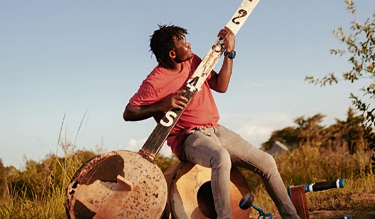 Gasper Nali - playing the babatoni outdoors