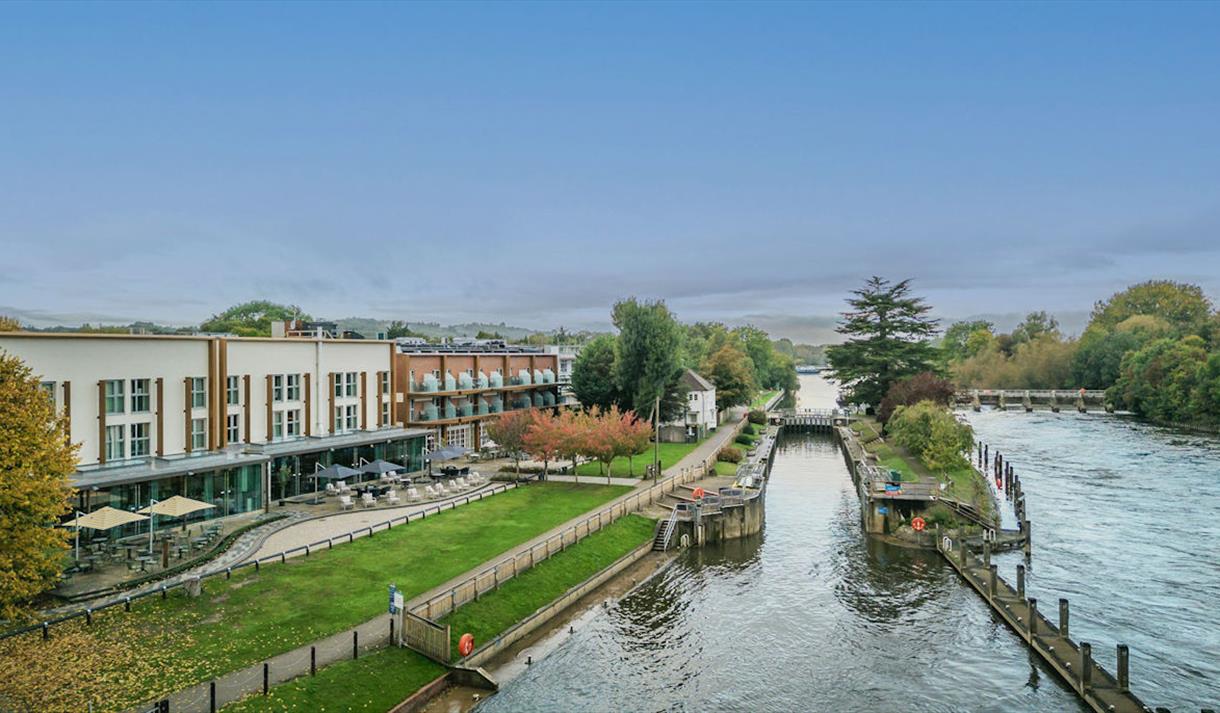 The Runnymede on Thames | riverside