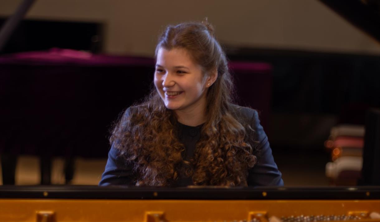 Khrystyna Mykhailchenko - young woman sat at a piano