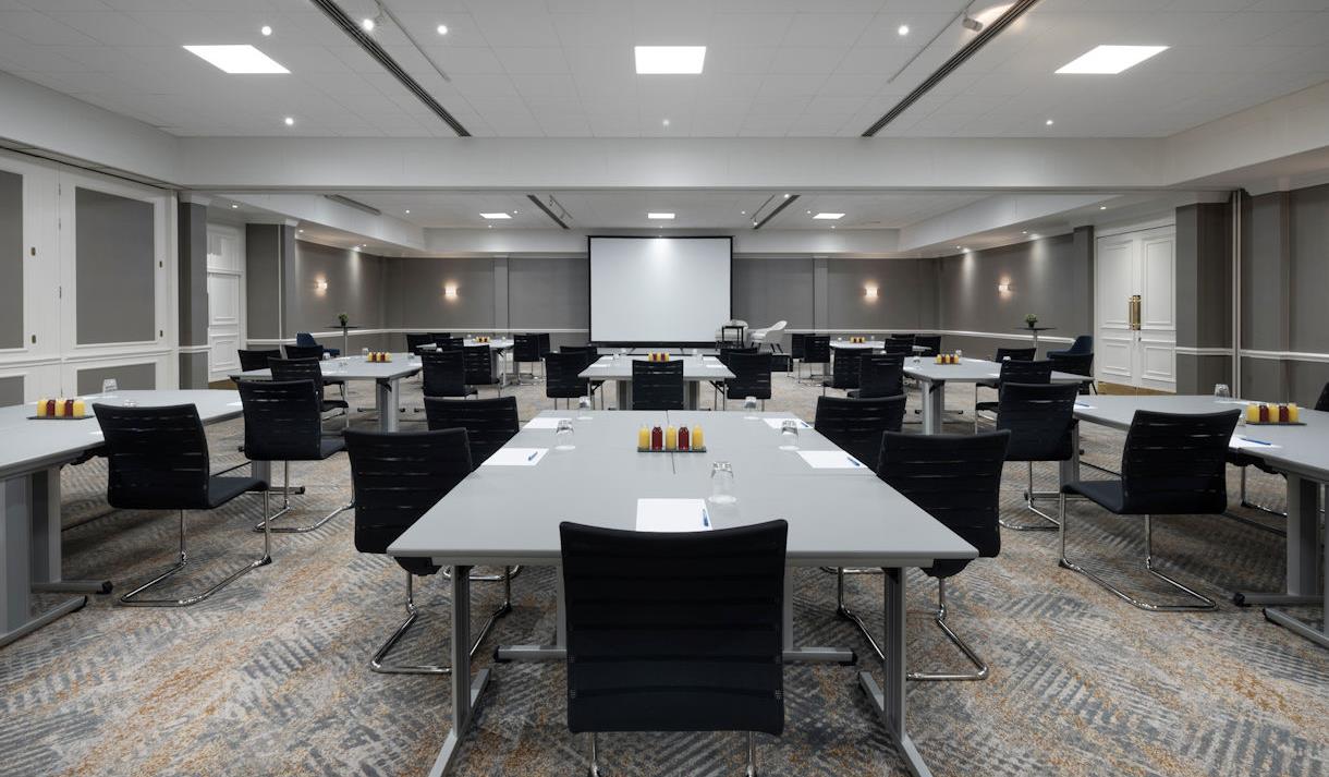 Delta Hotels by Marriott™ Heathrow Windsor | Buckingham Suite Cabaret