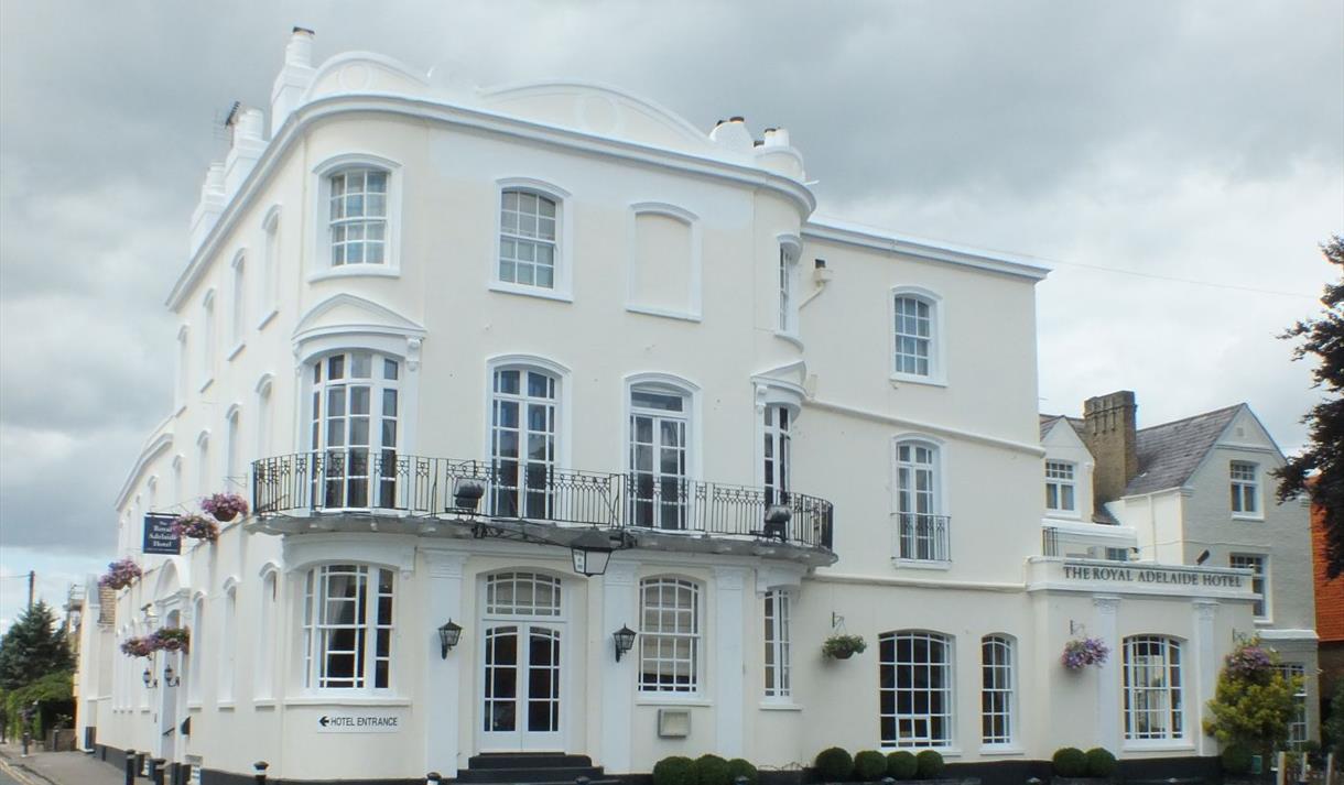 The Royal Adelaide Hotel Visit Windsor
