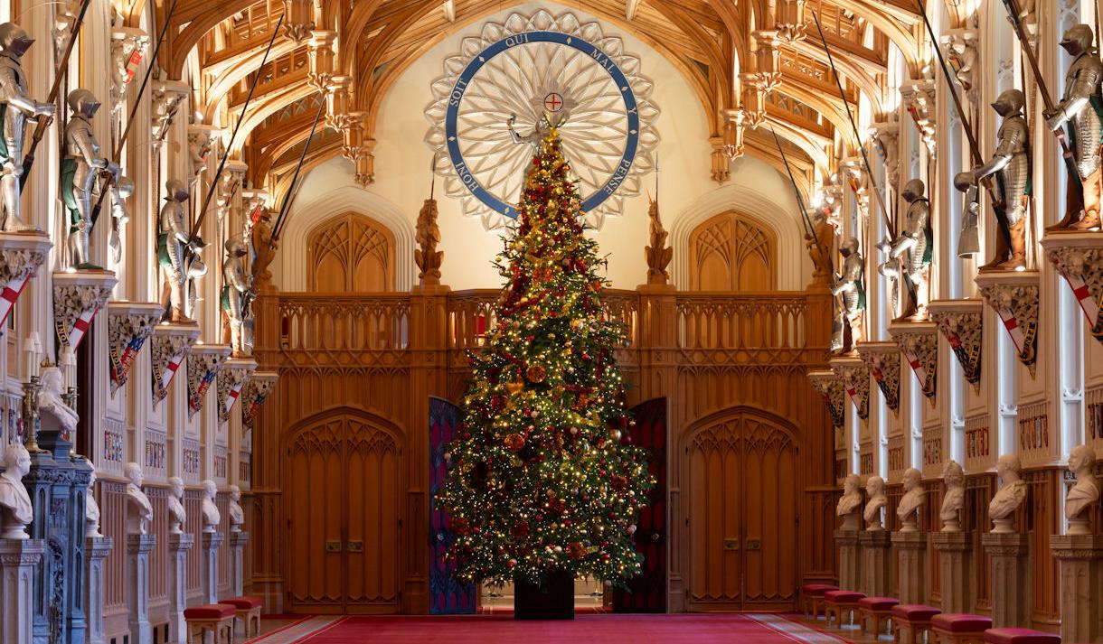 Christmas at Windsor Castle | Christmas tree in St George's Hall © Royal Collection Enterprises Limited 2025 | Royal Collection Trust.