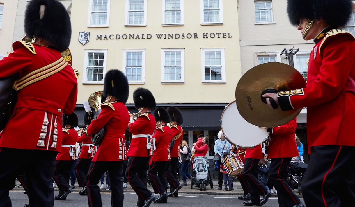 Macdonald Windsor Hotel changing of the guard