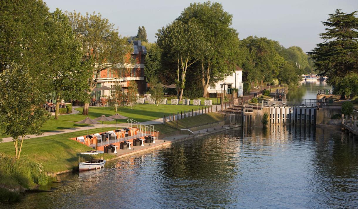 The Runnymede on Thames riverside
