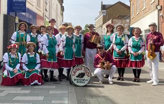 Taeppa's Tump NW Morris Dancers in Maidenhead