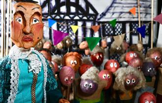 The Emperor's New Clothes - Czech marionettes
