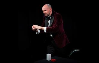 Caspar Thomas - close up magic