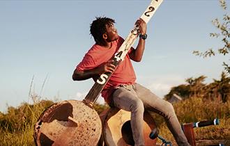 Gasper Nali - playing the babatoni outdoors