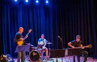 The Jazz Vanguard - Band playing