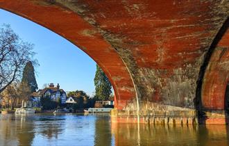 Brunel's Sounding Arch over the River Thames in Maidenhead, image Nicola Bell @VisitWindsor