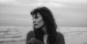 Ellie Gowers - at the beach, black and white - ©Emilie Cotterill Hires