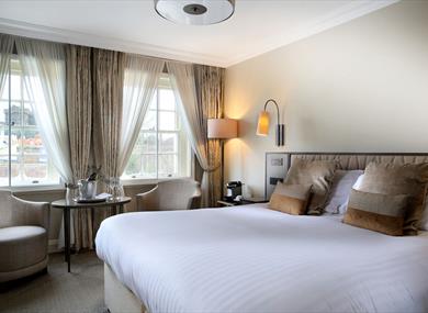 The Castle Hotel Windsor | Deluxe Queen bedroom with Windsor Castle view