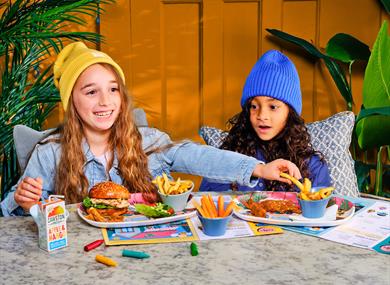 Children eating at Bill's