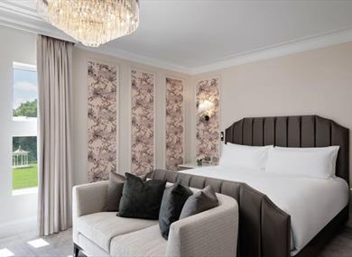 Fairmont Windsor Park bedroom