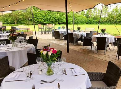 Outside dining tables at Stirrups Hotel
