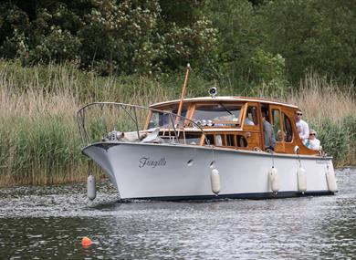 The Boat Hire Company | Fringilla