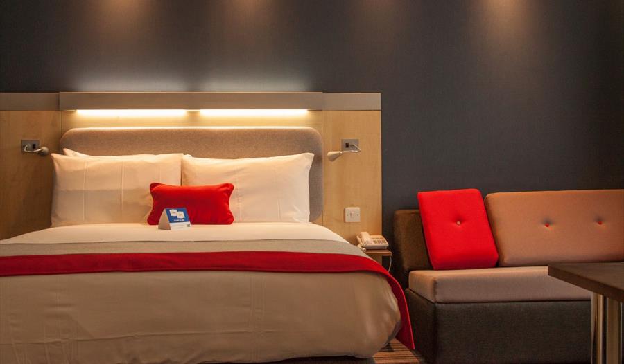 Holiday Inn Express Slough Bedroom