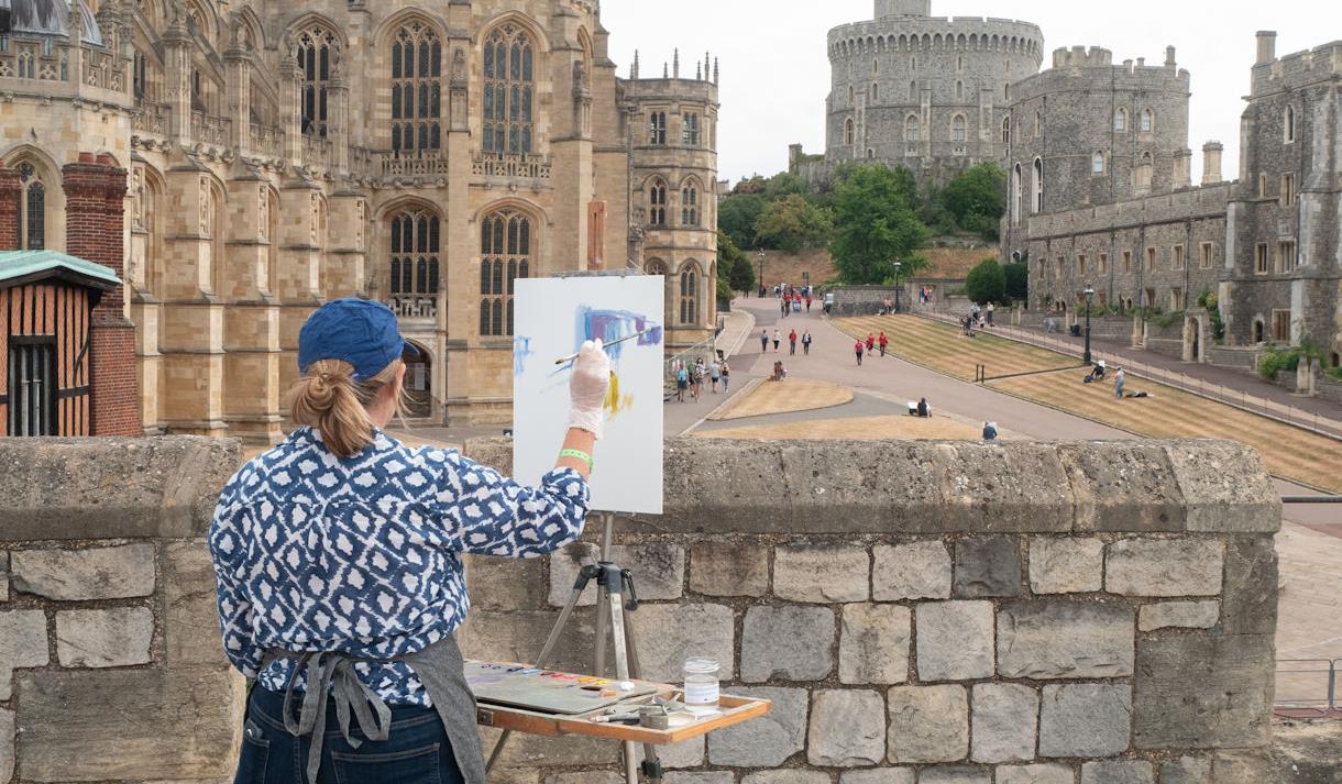 Windsor and Eton En Plein Air | artist painting in Windsor Castle, copyright Gill Heppell