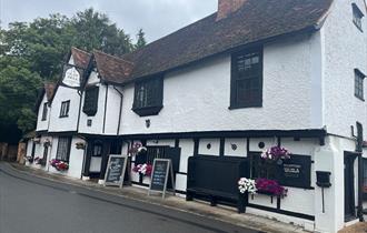 Exterior of the The Olde Bell, Hurley