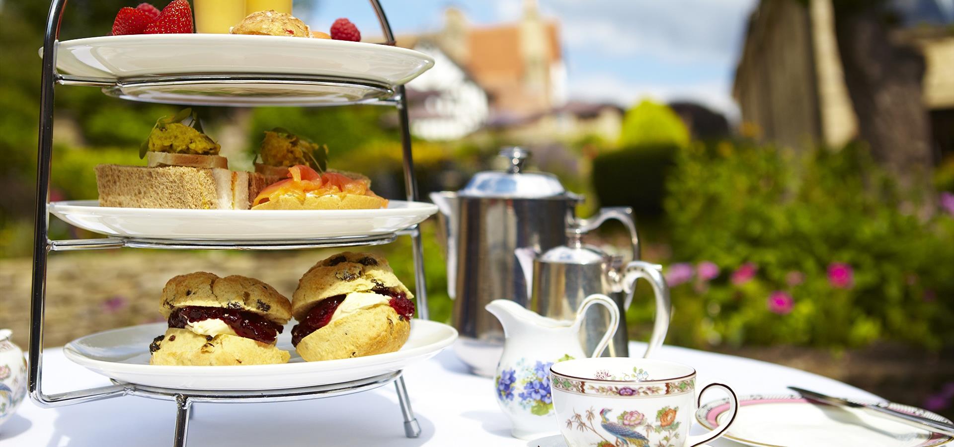 An image of Afternoon Tea in Filey by David Chalmers