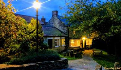 An image of The Black Swan at Oldstead by night
