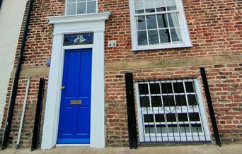 An image of the exterior of 32 Sandside