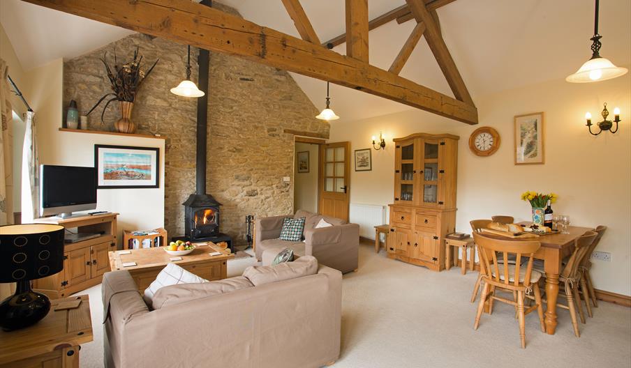 An image of the sitting and dining room at Let's Holiday - Mel House Cottages