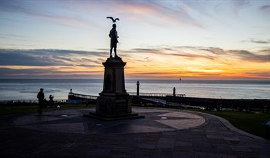 An image of Captain Cook monument at sunrise.